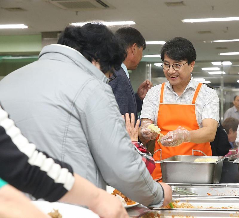 ‘한가위_온정_나눔’_이재현_서구청장_사회복지시설_방문2.jpg 이미지