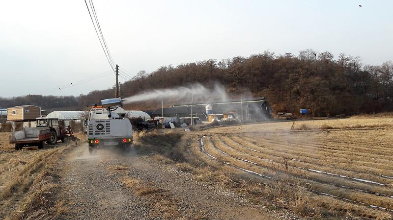 AI_사전_차단을_위한_방역실시_사진.jpg 이미지