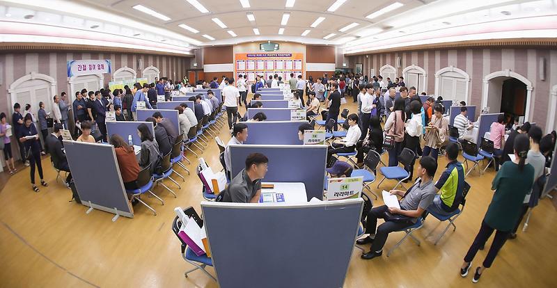 2서구,_‘제3회_서구_채용한마당’에_주민_큰_관심.jpg 이미지