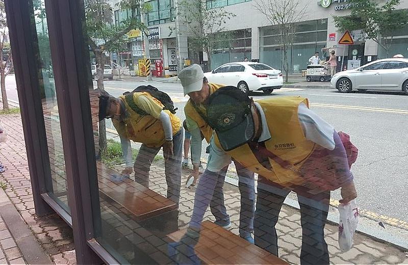 2서구,_버스승강장_클린단_운영_(1).jpg 이미지