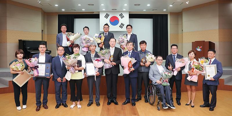 3서구,_‘자랑스러운_기업인상’_시상.jpg 이미지