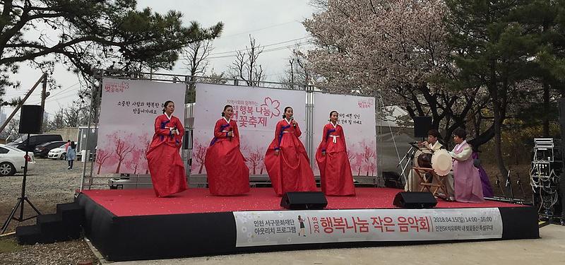 3서구_문화보부상,_행복나눔_작은음악회_개최_(2).jpg 이미지