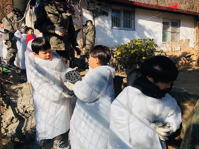 4국공립_청라국제어린이집,_사랑의_연탄_나눔_행사_(1).jpg 이미지