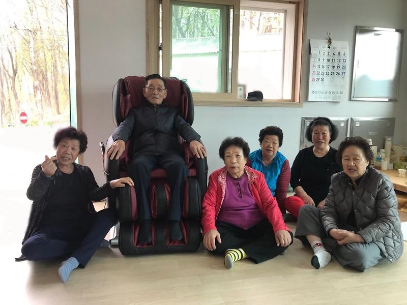 4서구,_어르신들_안마로_피로_날린다.jpg 이미지
