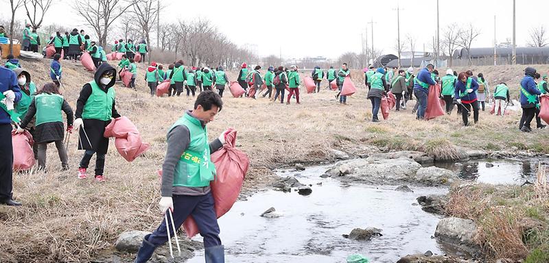 4서구,_생명살림_운동_‘내_고장_소하천(공촌천)_가꾸기’_(2).jpg 이미지