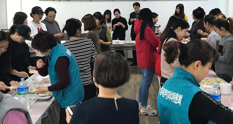 5검암경서동,_다문화가정과_설맞이_만두_빚기_행사.jpg 이미지