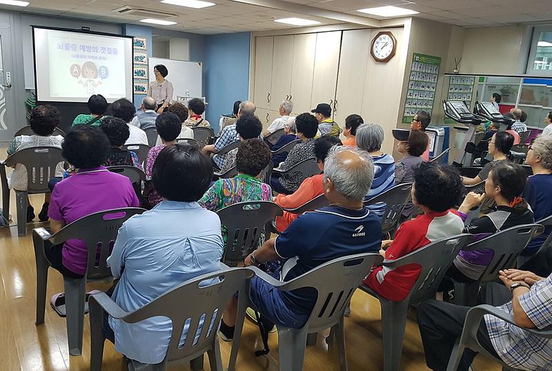 5서구,_‘무더운_여름철!_뇌졸중_예방’_교육.jpg 이미지