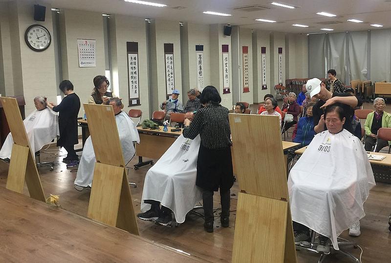 5서구_가좌1동,_이·미용_봉사_주민_큰_호응.jpg 이미지