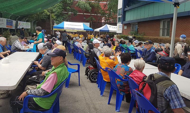 5연희동,_사랑의_자장면_나눔_행사_진행.jpg 이미지