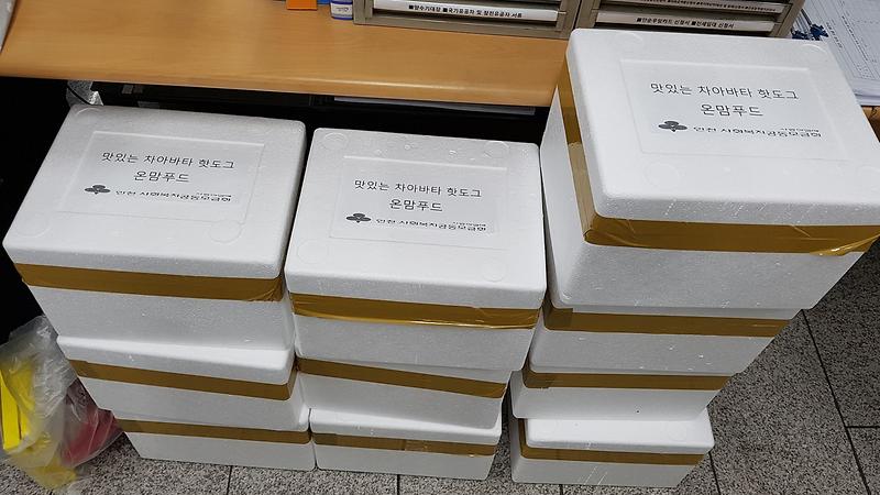 7온맘푸드,_치아바타_핫도그로_이웃사랑_실천.jpg 이미지