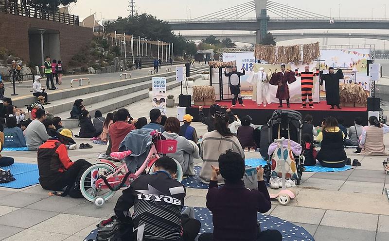 7서구,_야외상설공연_‘시천나루_예술무대’_성료_(1).jpg 이미지