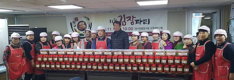 8정서진중앙시장,_다문화가정_함께하는_김장행사_성료_(1).jpg 이미지