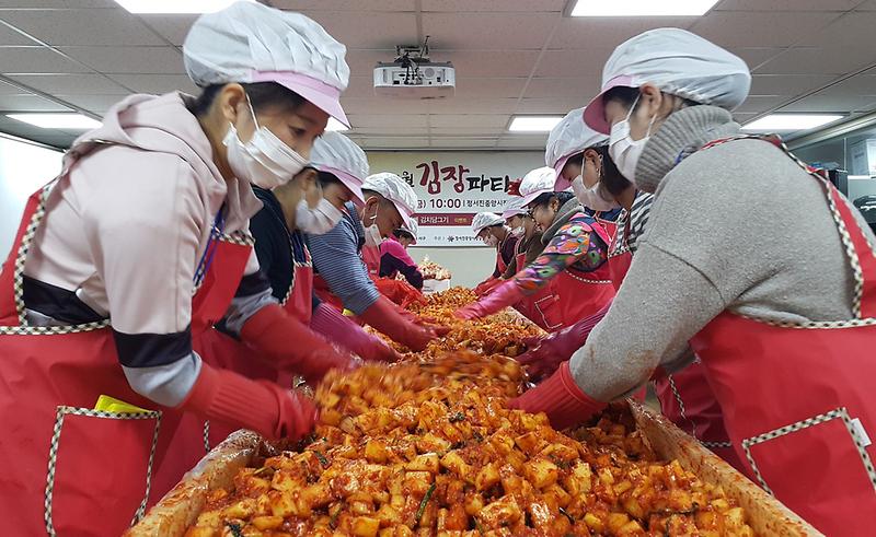 8정서진중앙시장,_다문화가정_함께하는_김장행사_성료_(2).jpg 이미지