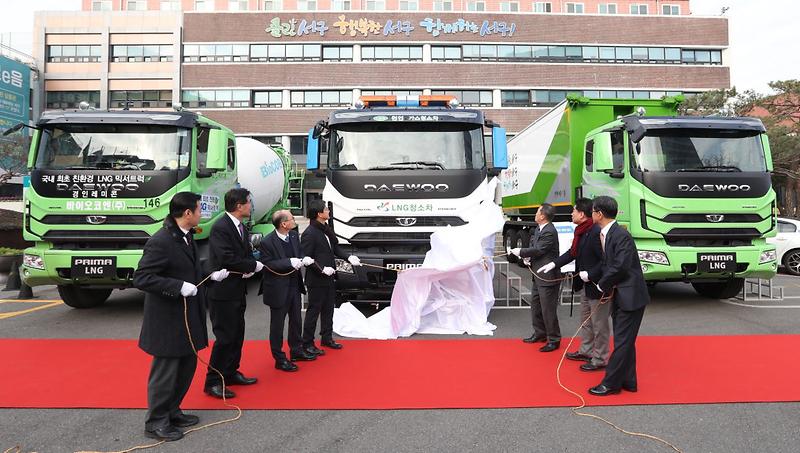 클린서구,_국내_최초_친환경_LNG청소차량_달린다1.jpg 이미지