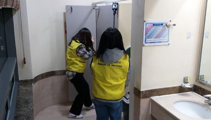 1‘공중화장실_불법촬영_OUT!’...서구,_점검반_상시_운영.jpg 이미지