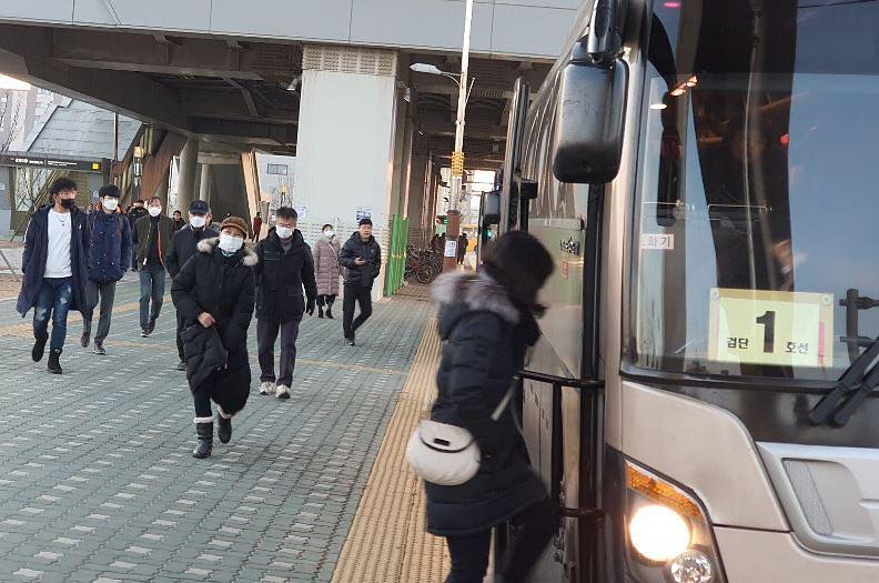 1서구-시,_상생·협력해_‘특화_일자리’_늘린다__통근버스.jpg 이미지