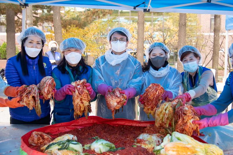 2바르게살기운동_서구협의회,_‘함께하는_서구사랑’_김장_나눔__(2).jpg 이미지