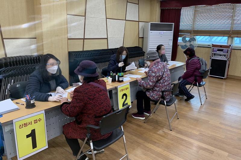 2노인일자리로_건강도_챙기고,_소득도_챙기세요__(1).jpg 이미지