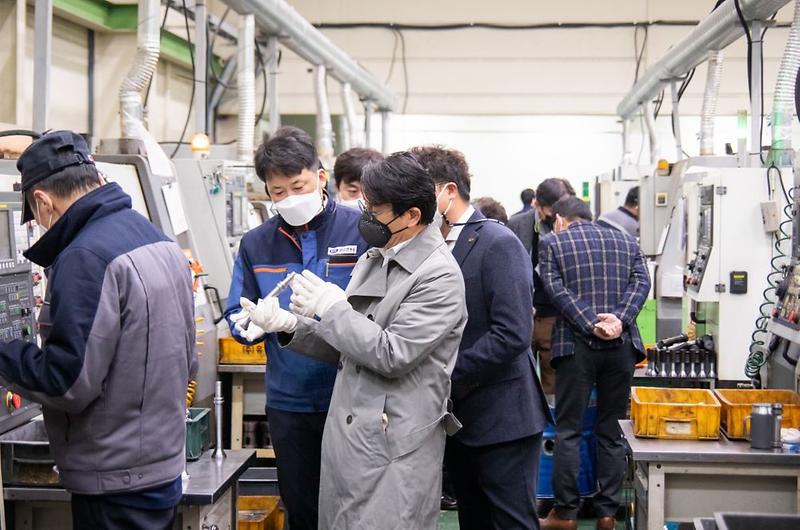 2서구,_‘코로나19_극복’_위해_기업인과_현장소통_이어가1.jpg 이미지