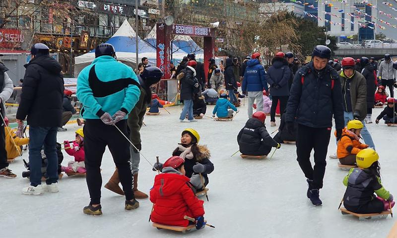 2서구,_청라_커낼웨이_얼음썰매장_구민_큰_호응_(2).jpg 이미지