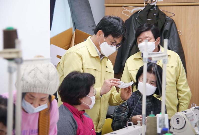 2서구_주민부터_군인까지...마스크_수급_위해_똘똘_뭉쳤다_(2).jpg 이미지