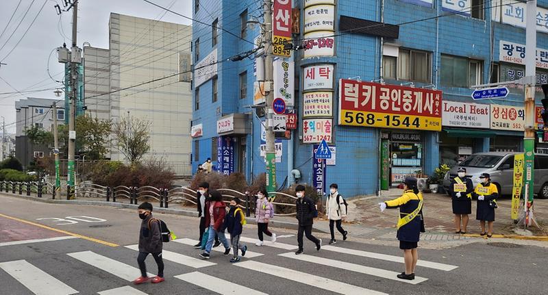 3서구,_등굣길_교통안전_캠페인_실시__(1).jpg 이미지