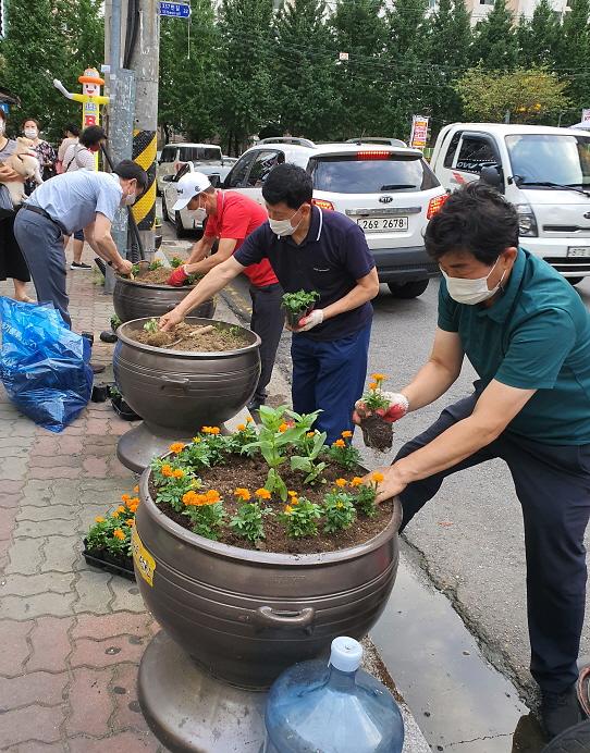 3서구_가좌2동_골목길,_아름다운_꽃길로_‘활짝’_피다!.jpg 이미지