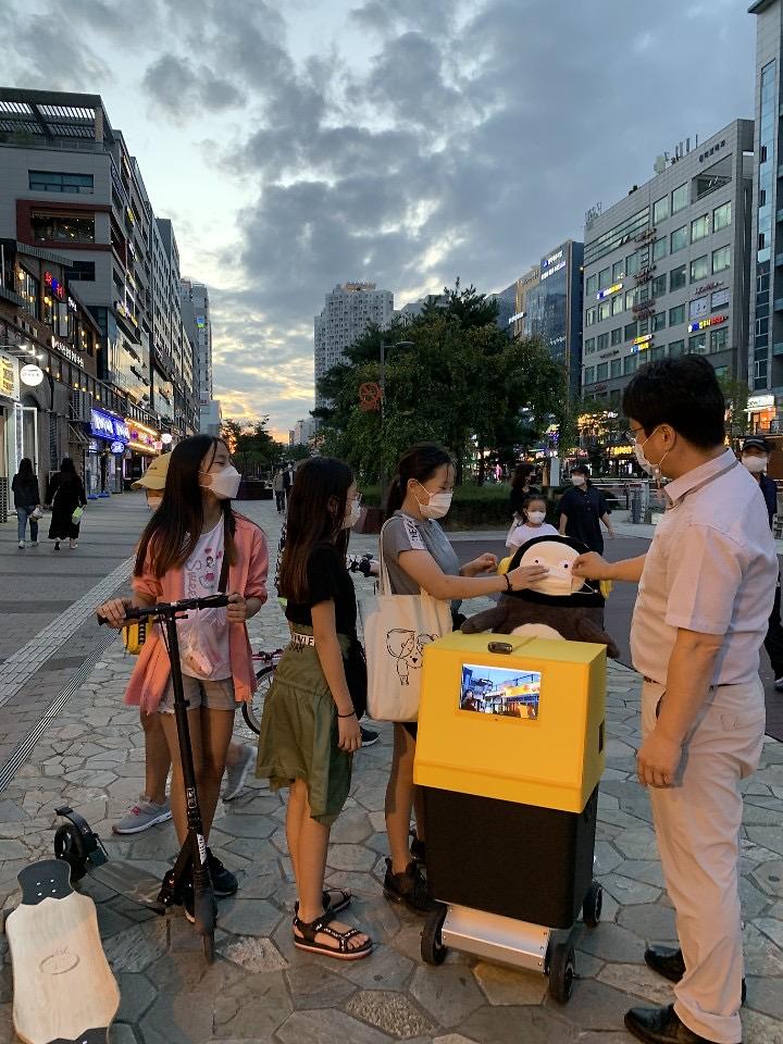 4‘마스크_의무화’_계도기간_막바지…로봇·드론활용_코로나19_예방홍보_박차.jpg 이미지