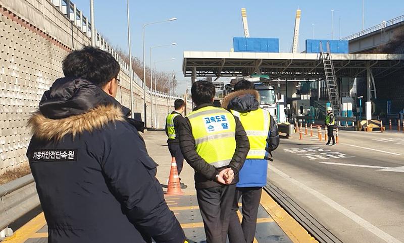 4불법자동차_‘꼼짝_마’...서구,_합동단속_실시.jpg 이미지