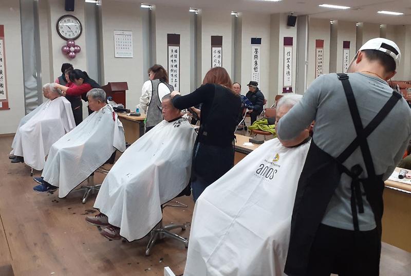 4가좌1동_이·미용봉사...‘추위_녹이는_재능나눔’.jpg 이미지