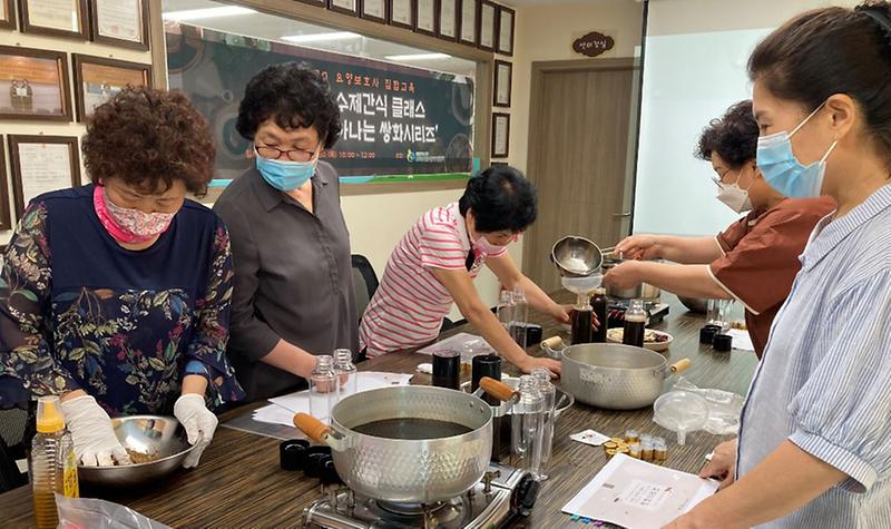 4서구,_요양보호사_교육_‘기운이_솟아나는_쌍화시리즈’_진행.jpg 이미지