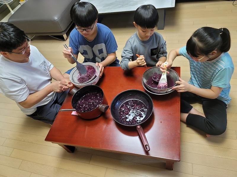 4서구자원봉사센터_‘집콕’_가족_봉사…‘포도잼_만들어_기부해요’_(2).jpg 이미지