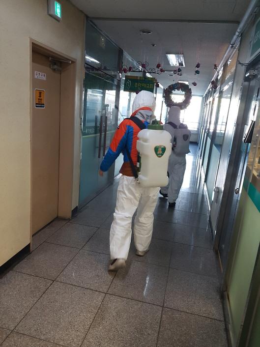 5구석구석_꼼꼼하게~우리_마을_방역은_우리_손으로!__(1).jpg 이미지