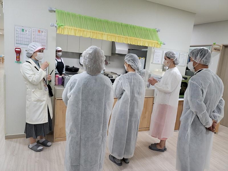 5서구_어린이급식관리지원센터,_학부모_참관_‘MOM_편한_급식’_진행__(2).jpg 이미지