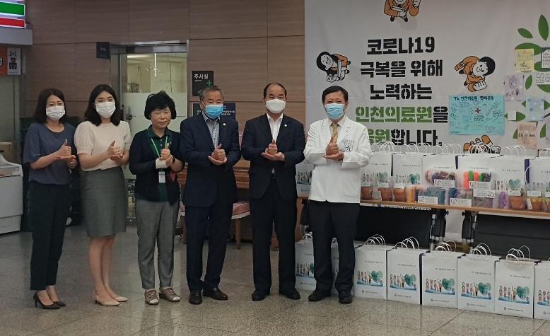 5서구자원봉사센터,_인천의료원에_‘덕분에!_힐링키트’_전달.jpg 이미지