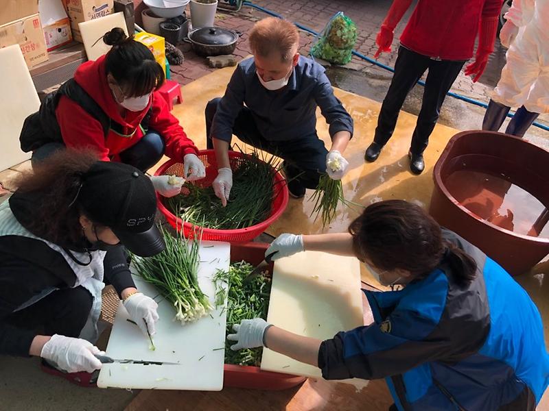 5서구자원봉사센터,_정성_듬뿍~‘사랑의_김치’_나눔_(2).jpg 이미지