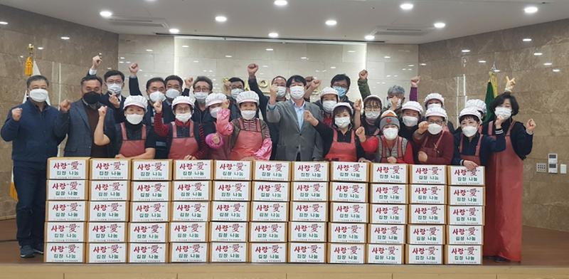 5서인천농협_주부대학동창회,_저소득_취약계층_김장김치_지원.jpg 이미지