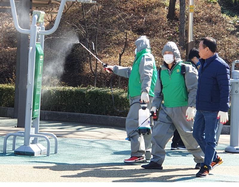 6‘코로나19_스스로_막는다’...서구새마을회,_자율방역_실시.jpg 이미지