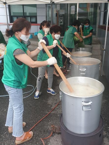 7“따스한_삼계죽_배달_왔어요~”…석남1동,_복맞이_어르신_사랑_나눔.jpg 이미지