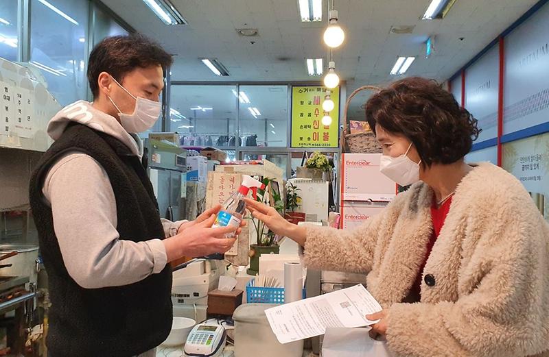 7서구,_어린이기호식품_조리·판매업소에_살균소독제_지원.jpg 이미지