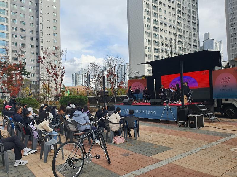 17서구문화재단,_‘찾아가는_발코니_콘서트’__(2).jpg 이미지