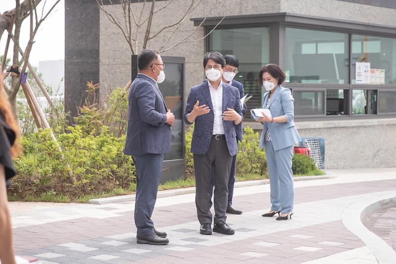 1이재현_서구청장,_‘일일_동장’으로_주민과_소통하다!__(4).jpg 이미지