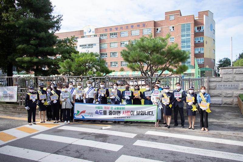 1서구,_기관뭉쳐_안전한_등굣길_만들기...교통안전_캠페인__(4).jpg 이미지