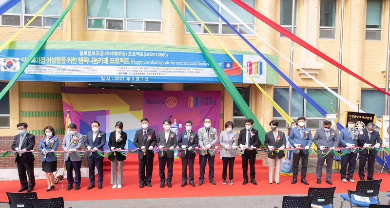 1서구,_결혼이민여성_바리스타_실습장_「행복나눔카페」_개소__(1).jpg 이미지