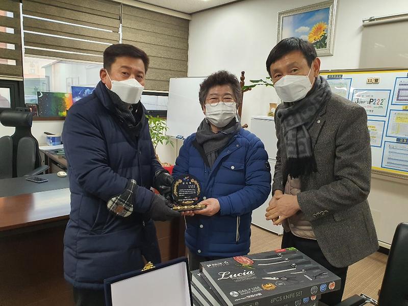 3가좌2동,_‘나눔_실천’_연세플러스치과·㈜명성에_감사패_전달_.jpg 이미지