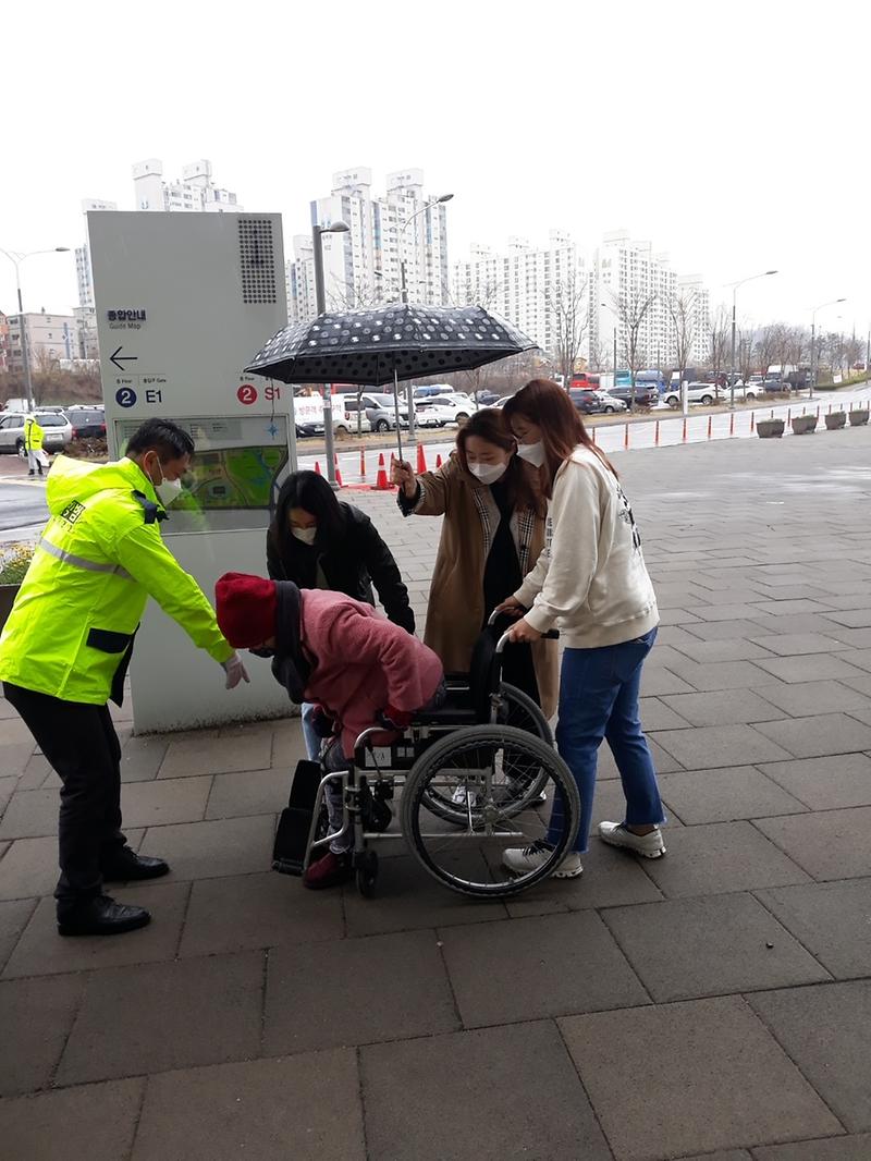 3서구_코로나19_백신_예방접종센터는_우리가_지킨다!__(2).jpg 이미지