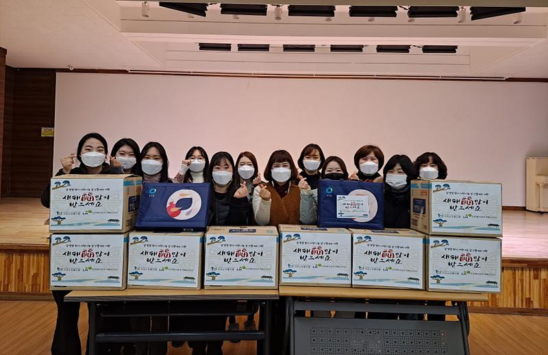 3서구노인복지관_-_LH,_어르신_희망나눔_선물꾸러미_전달__(2).jpg 이미지