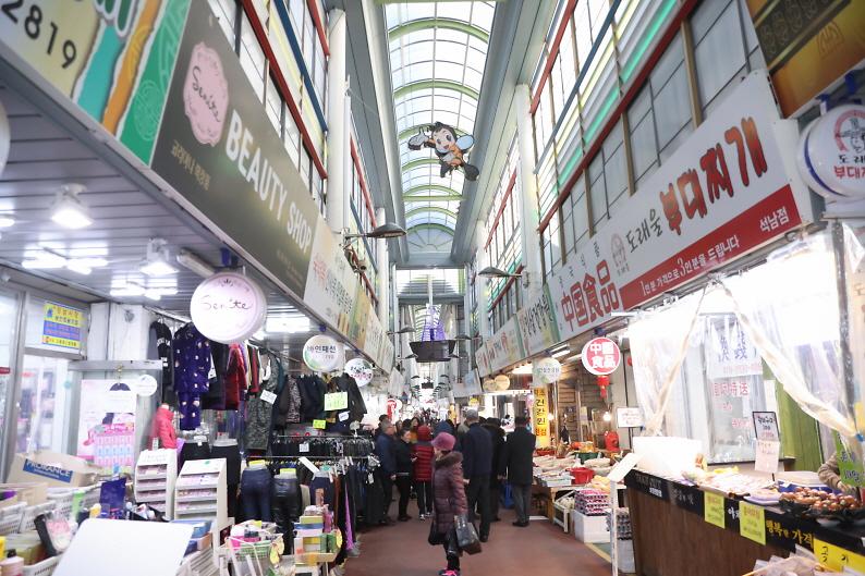 4서구,_‘안전한_명절_먹거리_제공’...성수식품_특별점검__(2)_관련사진_전통시장.jpg 이미지