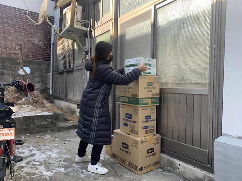 4서구치매안심센터,_‘주민과_함께’_릴레이_돌봄_용품_지원__(1).jpg 이미지