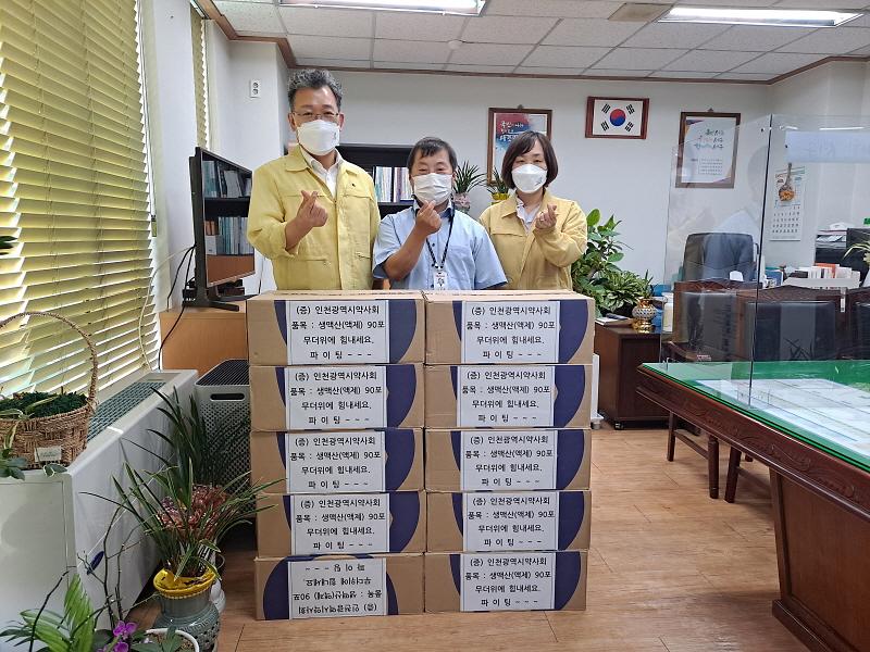 5서구약사회,_코로나19_선별검사소_찾아_응원_“힘내세요”_.jpg 이미지